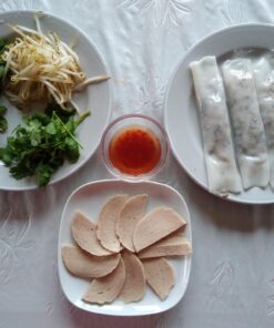 Vietnamese Warm Rice Rolls with Worst and Vegetables - 4 portions (16 pcs)